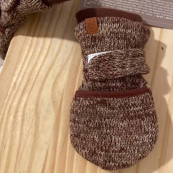 0-3 month baby mittens - Picture 2 of 3